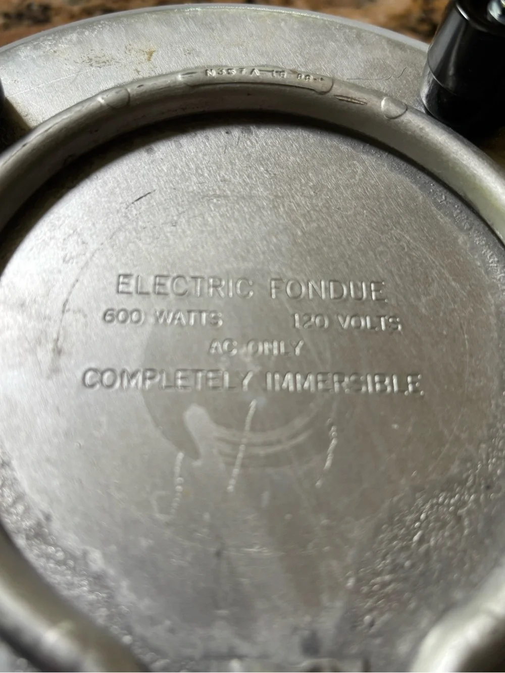 West Bend Fondue Pot w Teflon Lining for Easy Cleanup 2 Qt